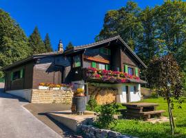 Chalet en pleine nature avec Spa, hotel Le Locle-ban