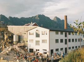 Trevarefabrikken, inn in Henningsvær