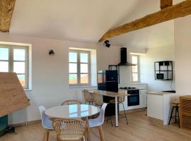 La providence, surplombant la ville, hotel din Montbrison