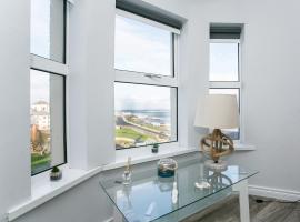 Apartment 3, 2 Antrim Gardens, Portrush, golf hotel in Portrush