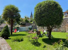 Le Charles IX, hotel s parkovaním v destinácii Roussillon en Isere