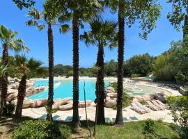 Domaine des Restanques, suite parentale ,vue mer., resort em Grimaud