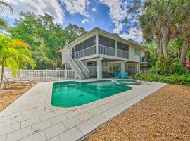 Canalfront Anna Maria Cottage with Pool and Hot Tub!, hotel em Anna Maria