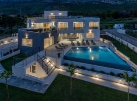 Luxurious Villa Meri, ξενοδοχείο σε Kastela
