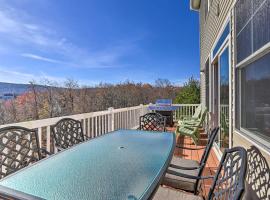 New ! Slopeside Townhome : WFH, Ski, Dine & Hike, hotel i Tannersville