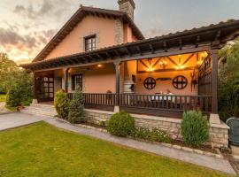 Casa en la Costa con wifi jardín y barbacoa, country house in Llanes