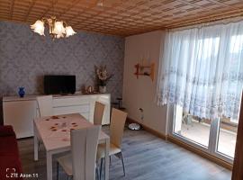 Beautiful apartment with balcony in the Altenburg countryside in Schm lln, hotel in Schmölln