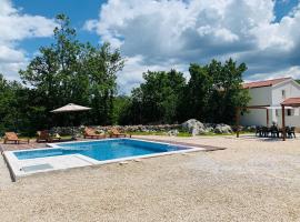 Bonaventura - Countryside Villa near Split with Private Pool, parkimisega hotell sihtkohas Donja Mala