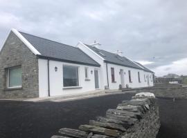 Conway's Cottage with Sea View Nestling by Cliffs-of-Moher, hotel en Liscannor