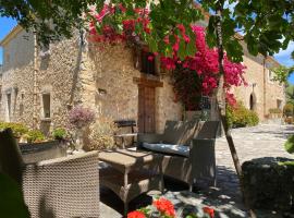 Agroturismo Can Guillo, hotel with parking in Pollença