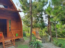 Saung Orange Village, hotel malapit sa Pura Parahyangan Agung Jagatkartta, Bogor