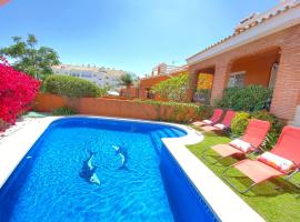 Villa with private pool, sea view& turkish sauna, hotel in Arroyo de la Miel