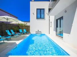 Valla Studio Apartments with free bikes