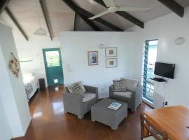 Aroa Kainga Bungalows and Apartment, lodge in Rarotonga