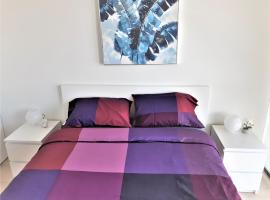 Luxury skyline condo in downtown FREE 24/7 parking, apartamento en Winnipeg