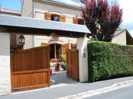 le jardin des quatres saisons, hotel s parkiralištem u gradu 'Rilly-la-Montagne'