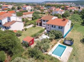 Domus Maria with swimming pool and Free parking, hotel en Banjole