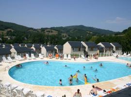Appart T2 Village vacance 3 étoiles St Geniez d'Olt 2 piscines chauffées 75, hotel en Pierrefiche