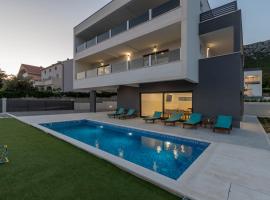 Luxury Villa La nonna Ana - heated pool, sea view, near Split, hotel a Kaštela