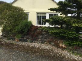 Down Ende House Accommodation, holiday home in Looe