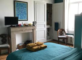 Chambre cosy dans maison de maître, privat indkvarteringssted i Boulogne-sur-Mer