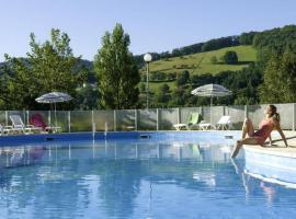 T 2 Dans village vacances 3 *** à Saint Geniez 2 piscines chauffée (43), alojamento para férias em Pierrefiche
