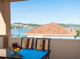 Apartments Ploka, hotel in Trogir