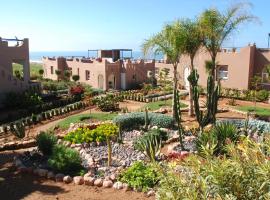 Villa Standing bord de mer Club Evasion Tiznit, beach hotel in Mirleft