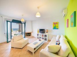 FLUO Seaside Apartment, hotel with parking in Vathí