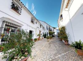 La casa del piano - Beautiful 18th century house with courtyard & pool, alojamento para férias em Jimena de la Frontera