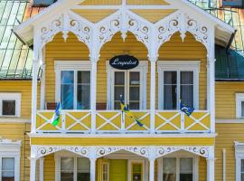 Hammarstrand B&B och lägenhet, nakvynės su pusryčiais namai mieste Hammarstrand