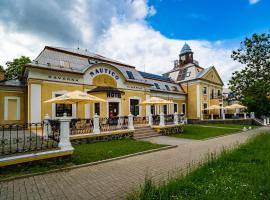 Nautico, hotel v Mostě