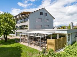 Rapperswil-Jona Youth Hostel, hotel with parking in Rapperswil-Jona