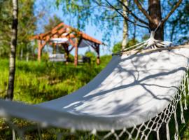 Dom w dolince، فندق في Iwaniska