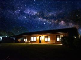 Mattner House Barossa with Hilltop Sweeping Views, hotel in Rowland Flat