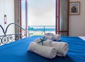 Soverato luxury panoramic house by the sea, hotel em Soverato Marina
