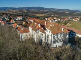 Schloß Aichberg, hotel con estacionamiento en Eichberg