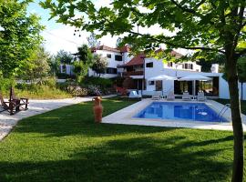 Harmonia, hotel i Ouzenda