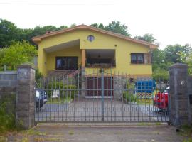 Villa Teresa con Aparcamiento y Wifi Incluido - Cangas De Onis, будинок для відпустки у місті Кангас-де-Оніс