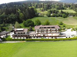 Ferienhotel Sunshine, hotel in Berg im Drautal
