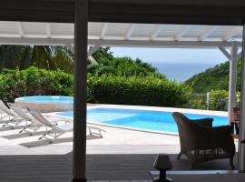 Magar Vue Mer Plain Pied Piscine Jacuzzi Standing, hotel with jacuzzis in Le Gosier