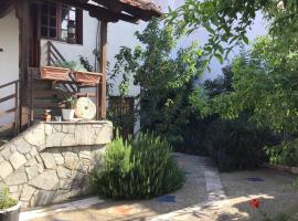 john actors home, hotel with parking in Kavala
