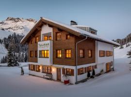 Pension Juliana, hotel di Lech am Arlberg