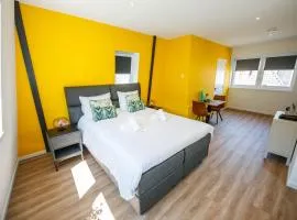 Deluxe 35m2 City Center Suite with Views - DB6C