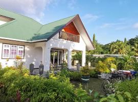 CHEZ MARVA Grande Villa Corossol 3 à 12 personnes, villa in La Digue