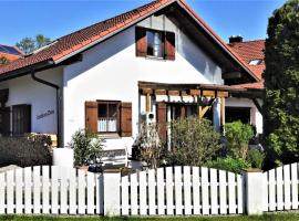 Landhaus Petra - Die kleine Ferienvilla: Weitnau, Wengen Ski Lift yakınında bir otel