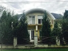 LÉNA APARTMAN
