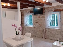 Studio Makala, hotel near Kamerlengo Castle, Trogir