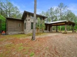 Strawberry Wine - Stunning Luxury Cabin, 2 Bedrooms with Game Room and Hot Tub !