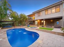 Harrys @ Shelly Beach - family home with pool